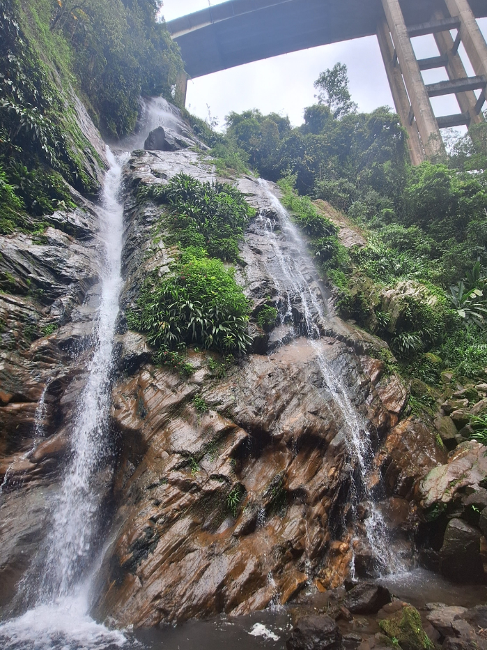 1CACHOEIRA CASTACA E PILOES