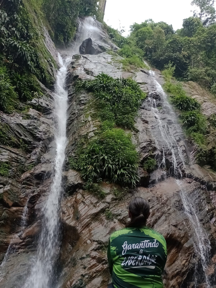 4CACHOEIRA CASTACA E PILOES