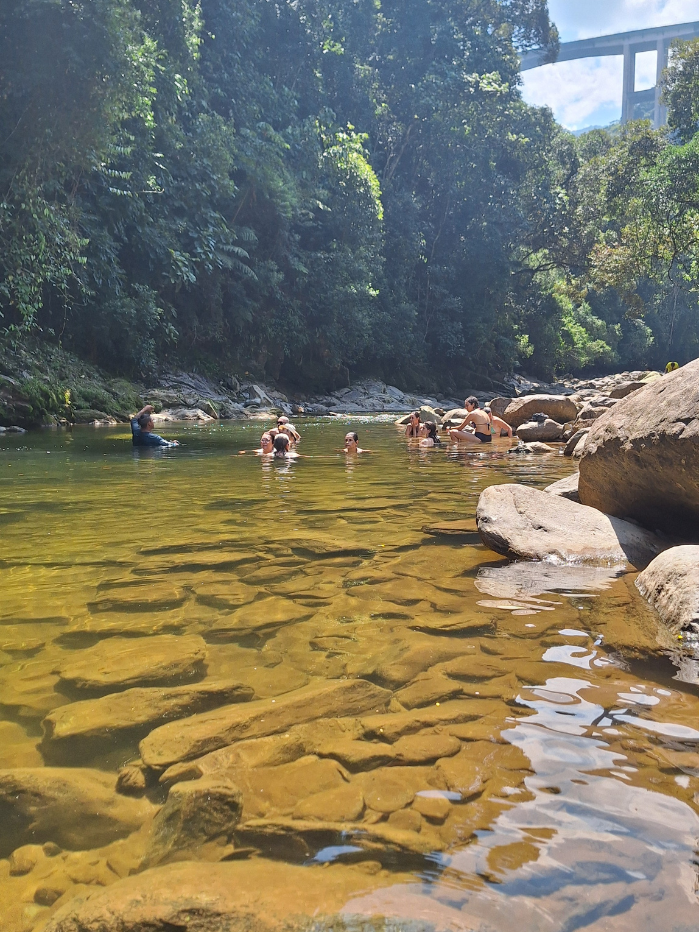 8CACHOEIRA CASTACA E PILOES