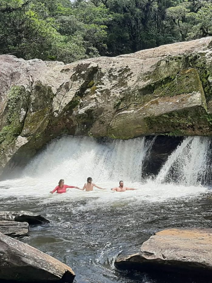 cachoeira-pedra-furada-biritiba-mirim13